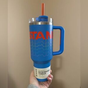 Stanley Quencher H2.0 Tumbler in Blue and Red